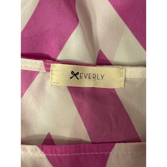 Chevron Pattern Pink & White 3/4 Sleeve Blouse With Buttoned Cuff - Picture 4 of 5